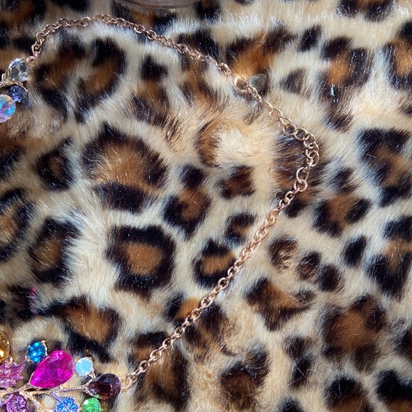 Immaculate Statement Necklace - Picture 6 of 7